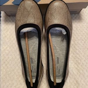 Clarks ballet flats size 7 NWT